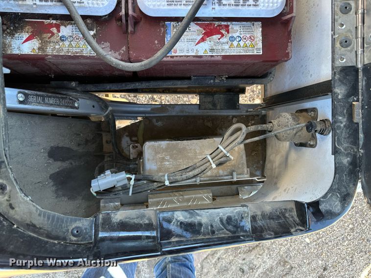 image for item ER8276 Golf cart