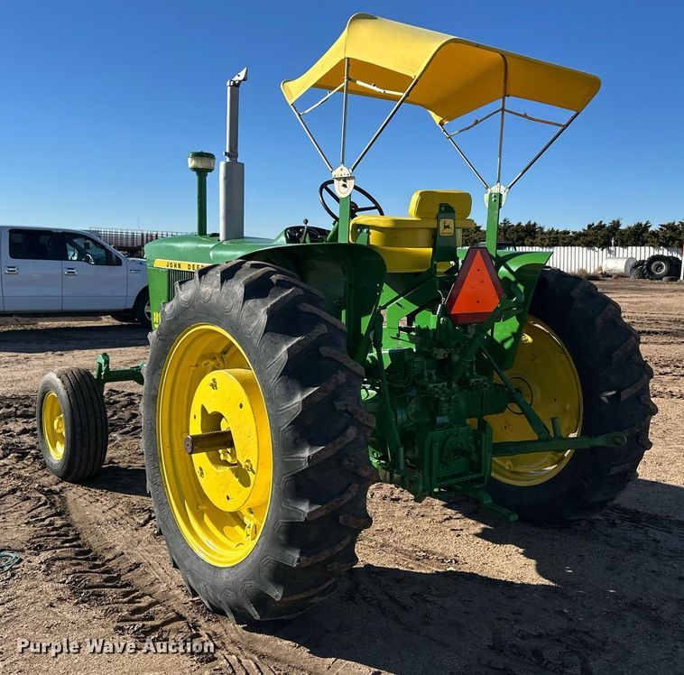 image for item ER8280 1961 John Deere 3010 tractor