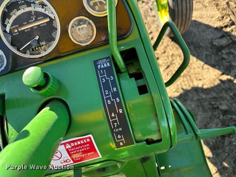 image for item ER8280 1961 John Deere 3010 tractor