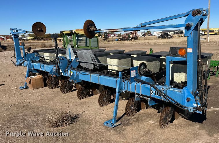 image for item ER8287 Kinze 2100 no-till planter
