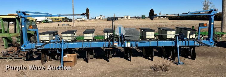 image for item ER8287 Kinze 2100 no-till planter