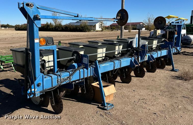 image for item ER8287 Kinze 2100 no-till planter