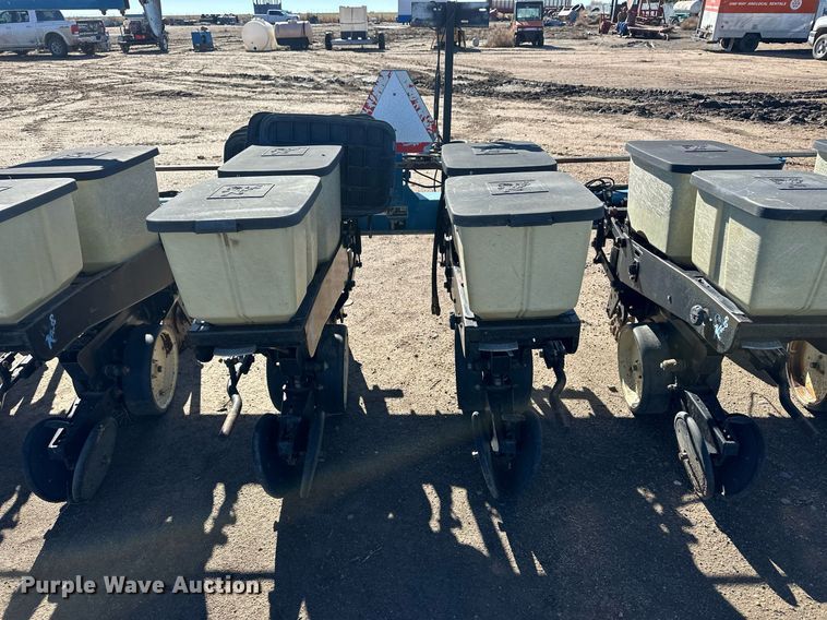 image for item ER8287 Kinze 2100 no-till planter