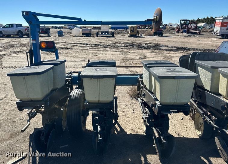 image for item ER8287 Kinze 2100 no-till planter