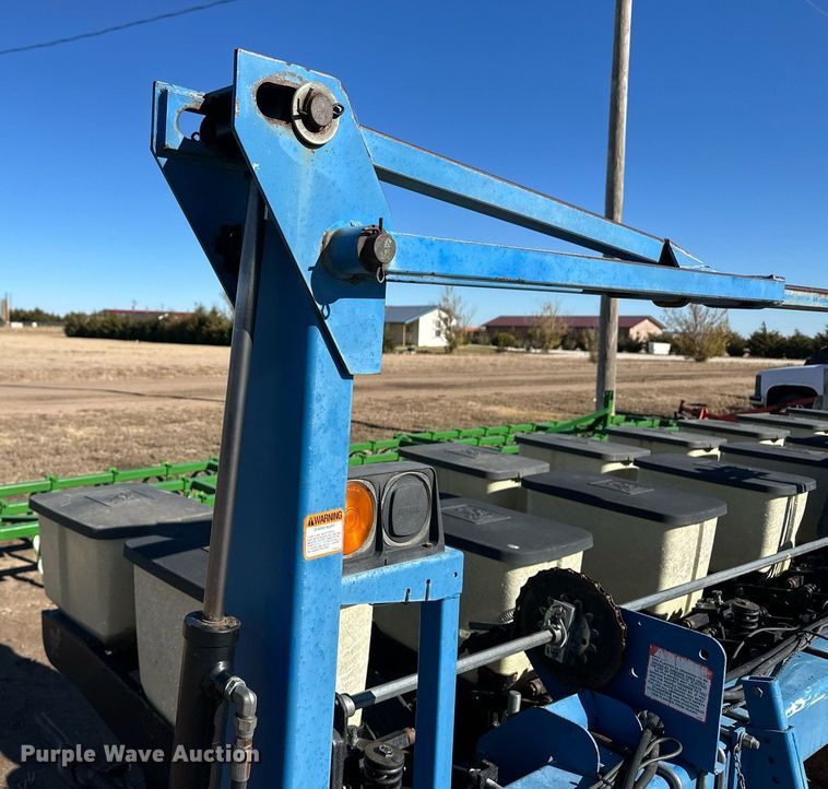 image for item ER8287 Kinze 2100 no-till planter