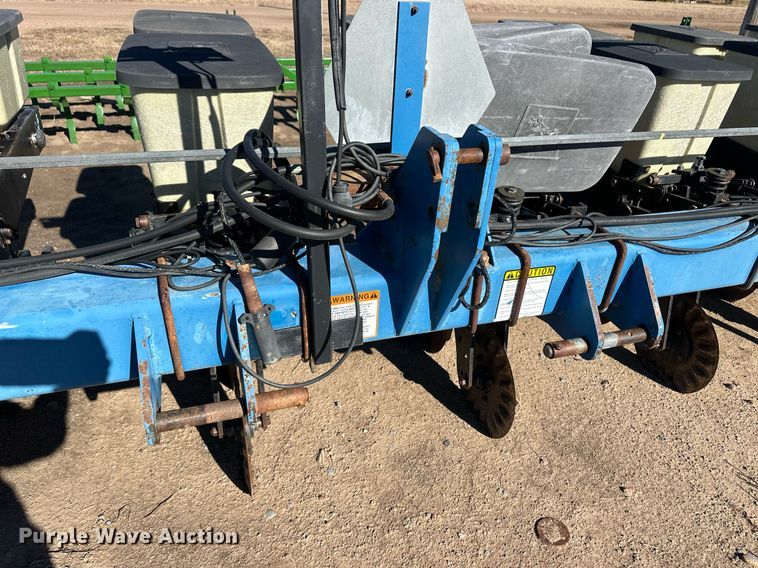 image for item ER8287 Kinze 2100 no-till planter