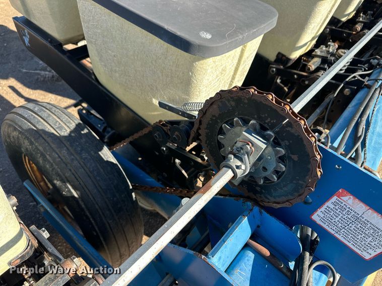 image for item ER8287 Kinze 2100 no-till planter