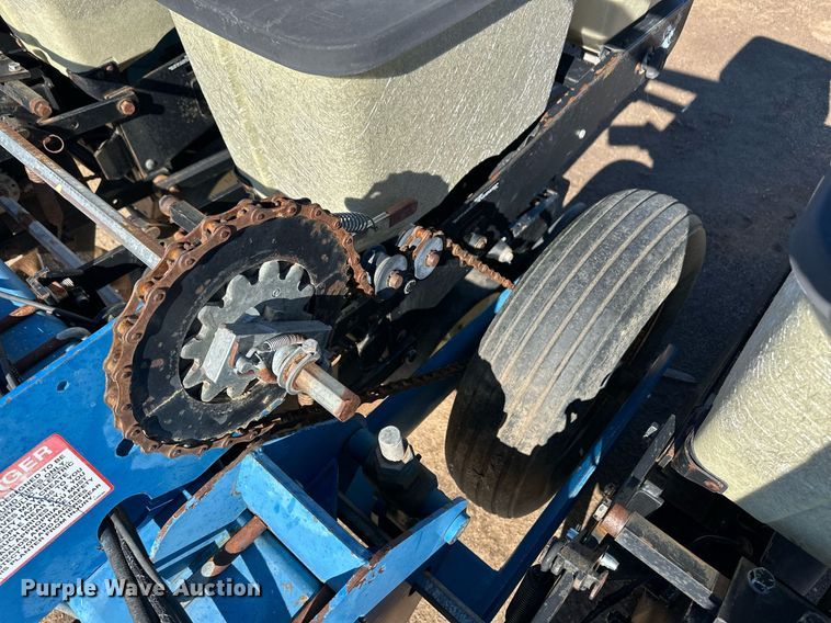 image for item ER8287 Kinze 2100 no-till planter