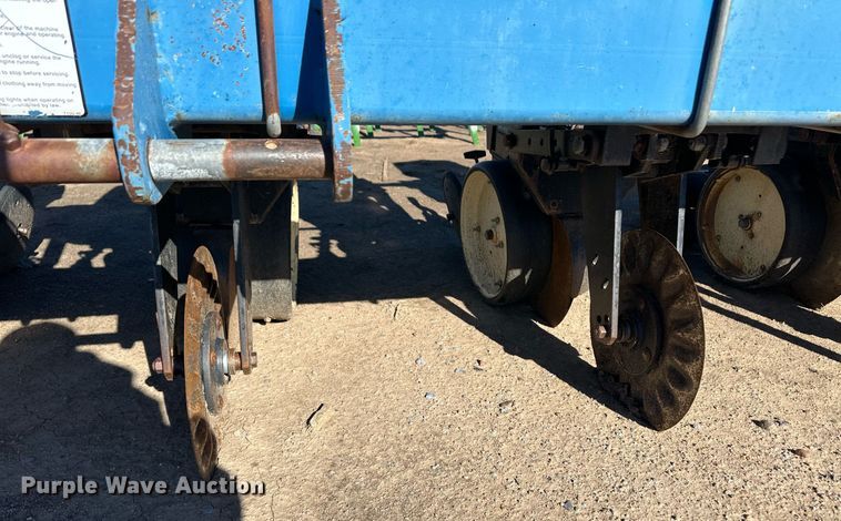 image for item ER8287 Kinze 2100 no-till planter