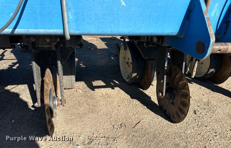 image for item ER8287 Kinze 2100 no-till planter