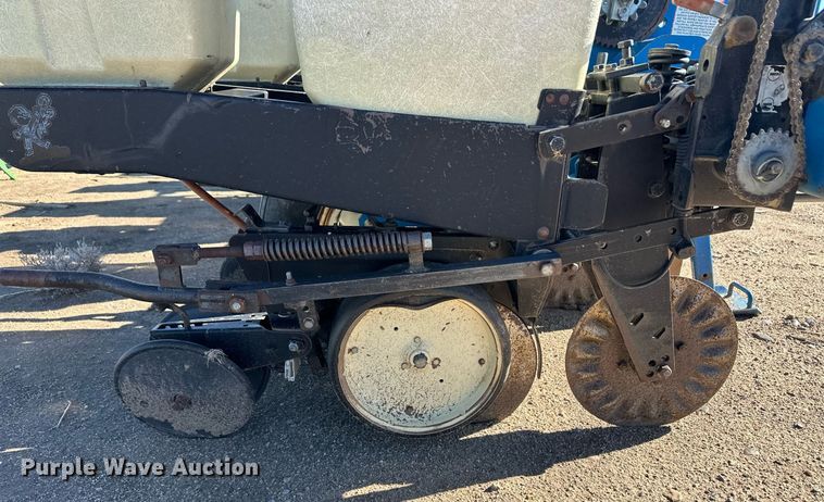 image for item ER8287 Kinze 2100 no-till planter