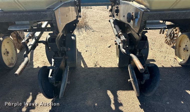 image for item ER8287 Kinze 2100 no-till planter