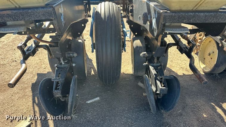 image for item ER8287 Kinze 2100 no-till planter