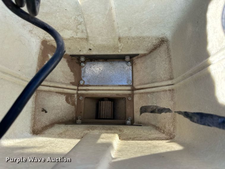 image for item ER8287 Kinze 2100 no-till planter