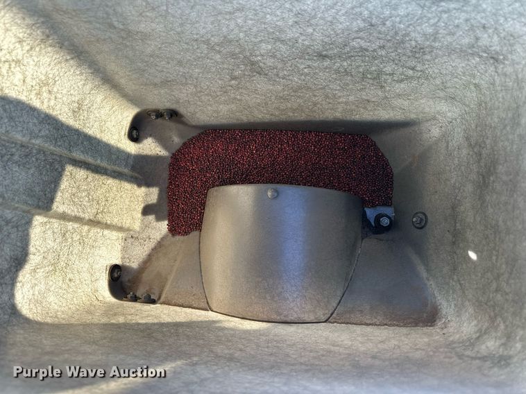 image for item ER8287 Kinze 2100 no-till planter