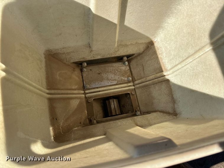 image for item ER8287 Kinze 2100 no-till planter