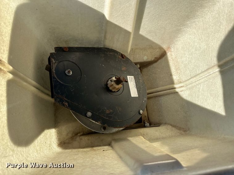 image for item ER8287 Kinze 2100 no-till planter