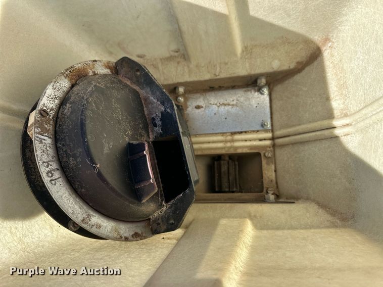 image for item ER8287 Kinze 2100 no-till planter