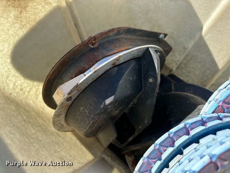 image for item ER8287 Kinze 2100 no-till planter