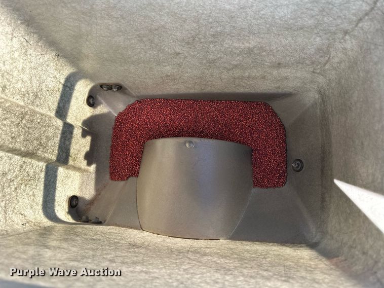 image for item ER8287 Kinze 2100 no-till planter