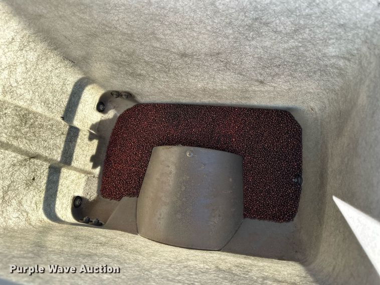 image for item ER8287 Kinze 2100 no-till planter