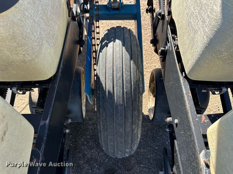 image for item ER8287 Kinze 2100 no-till planter