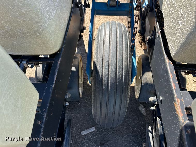 image for item ER8287 Kinze 2100 no-till planter