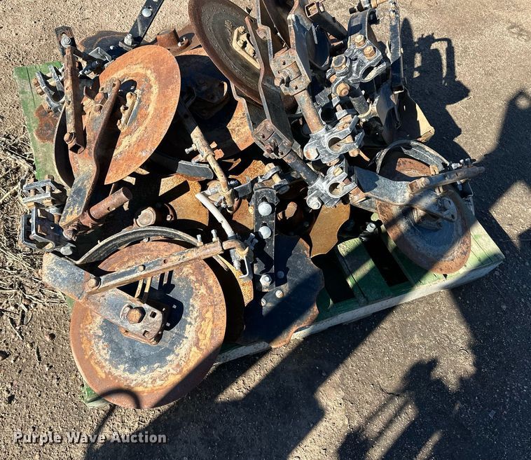 image for item ER8287 Kinze 2100 no-till planter