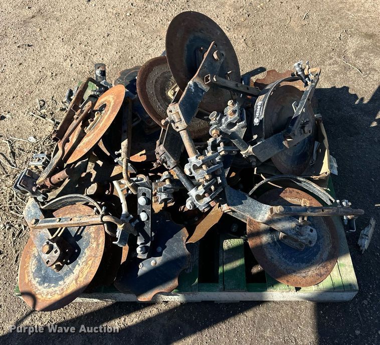 image for item ER8287 Kinze 2100 no-till planter