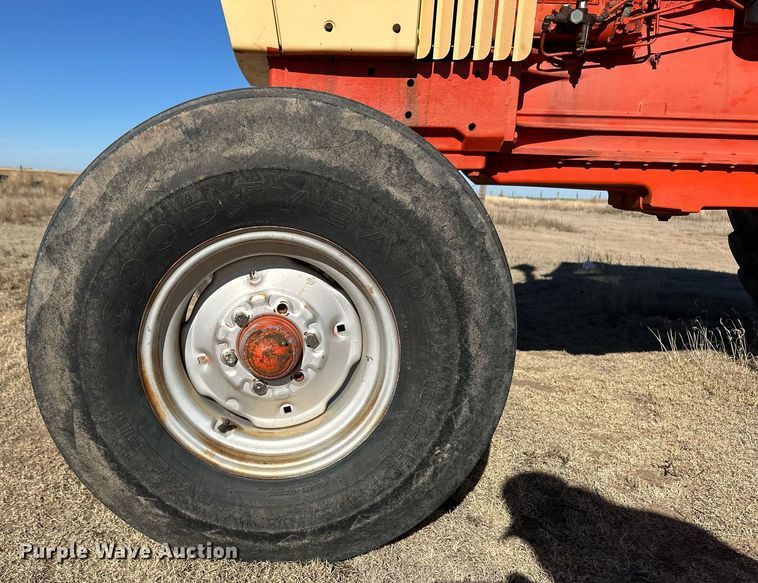 image for item ER8319 1973 Case 1070 tractor