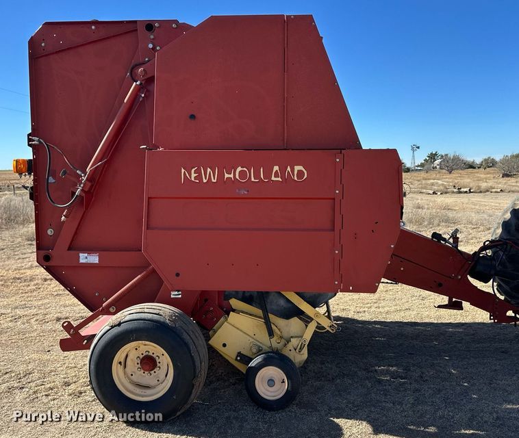 image for item ER8320 2002 New Holland 688 round baler