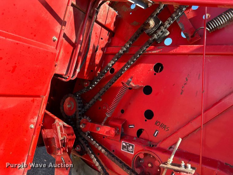 image for item ER8320 2002 New Holland 688 round baler