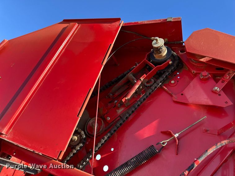 image for item ER8320 2002 New Holland 688 round baler