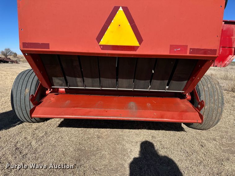 image for item ER8320 2002 New Holland 688 round baler