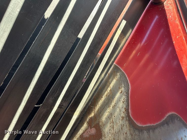 image for item ER8320 2002 New Holland 688 round baler