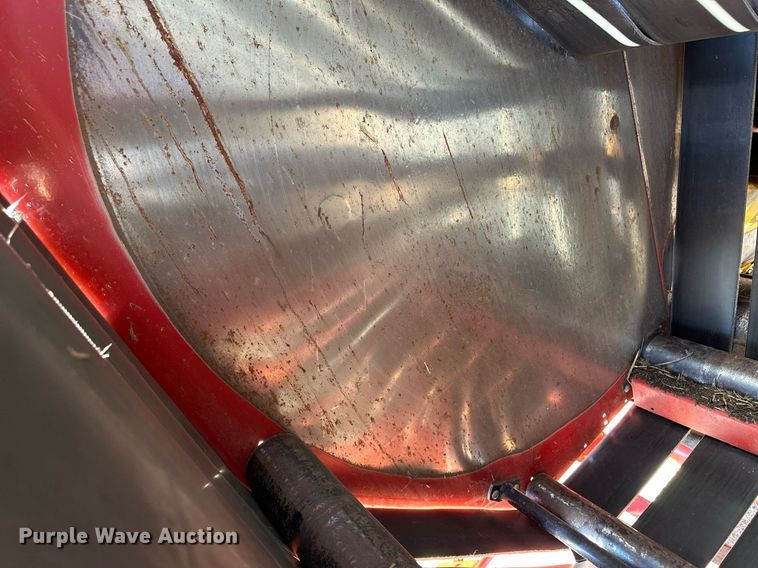 image for item ER8320 2002 New Holland 688 round baler