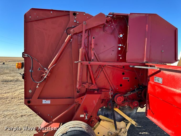 image for item ER8320 2002 New Holland 688 round baler