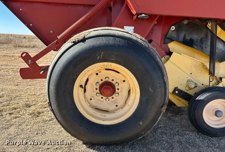 image for item ER8320 2002 New Holland 688 round baler