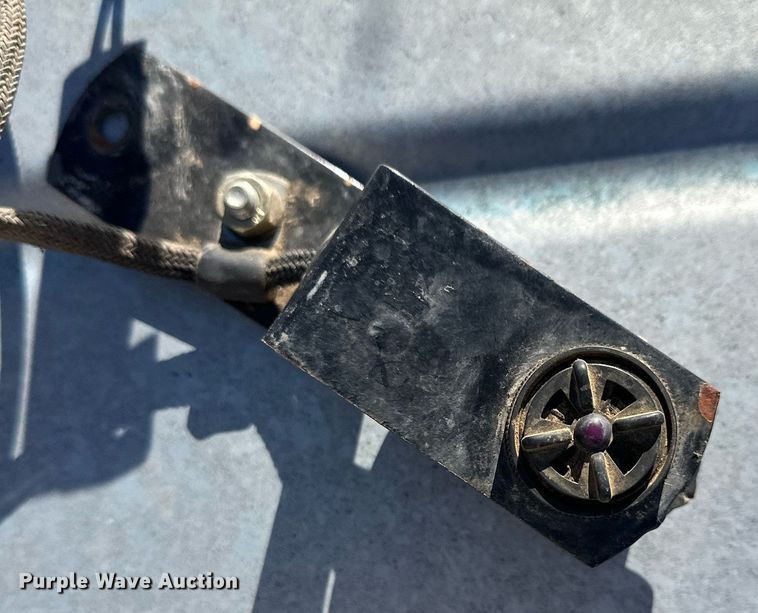 image for item ER8320 2002 New Holland 688 round baler