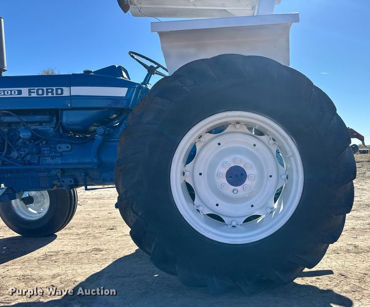 image for item ER8413 Ford 6600 tractor