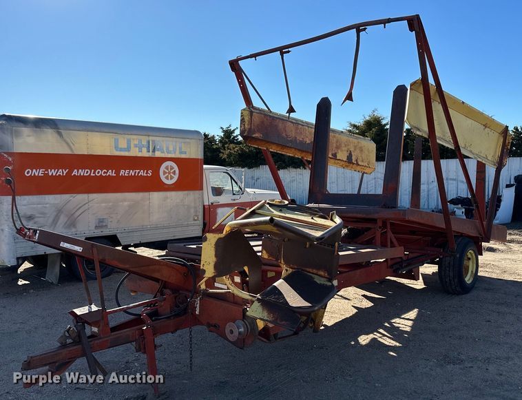 image for item ER8423 New Holland Stackliner 1000 bale stacker