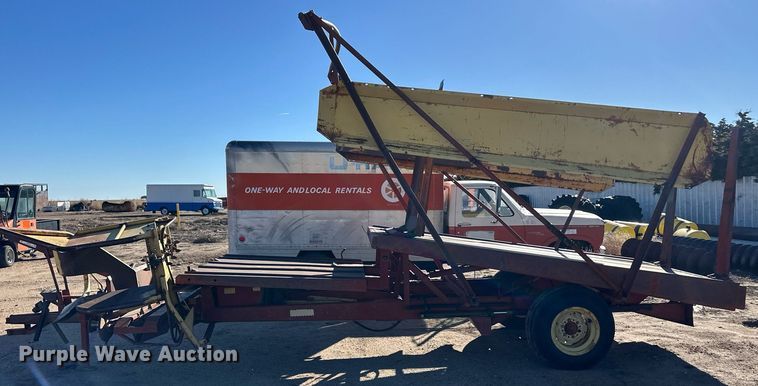 image for item ER8423 New Holland Stackliner 1000 bale stacker