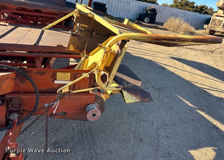 image for item ER8423 New Holland Stackliner 1000 bale stacker