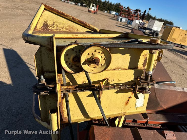 image for item ER8423 New Holland Stackliner 1000 bale stacker