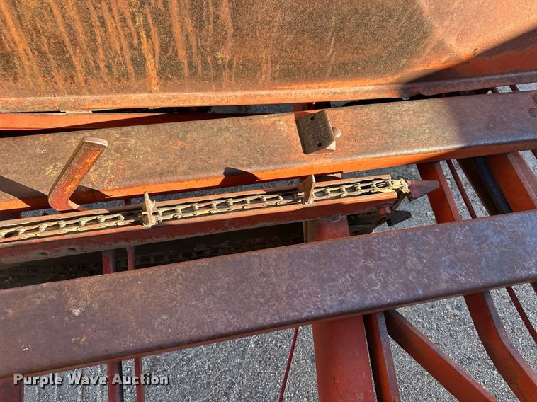 image for item ER8423 New Holland Stackliner 1000 bale stacker