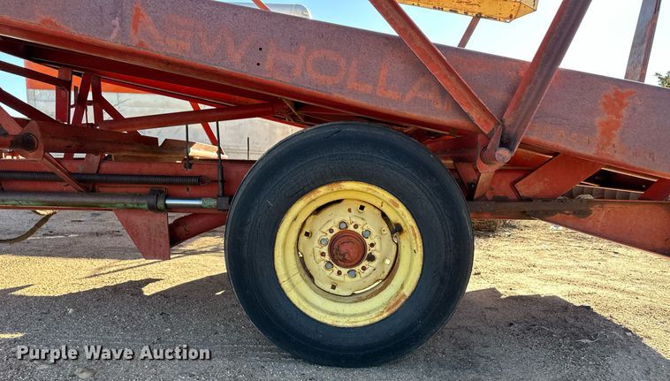 image for item ER8423 New Holland Stackliner 1000 bale stacker