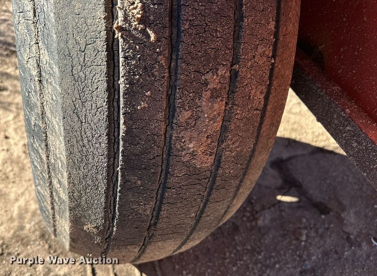 image for item ER8423 New Holland Stackliner 1000 bale stacker