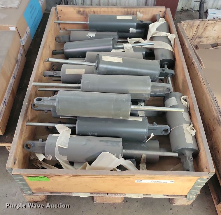 image for item JO9353 (23) Massey Ferguson hydraulic brake cylinders 