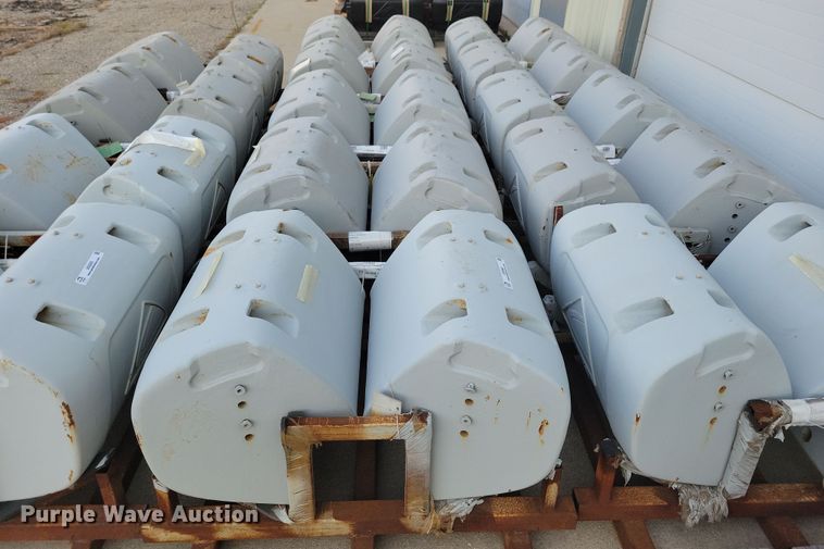 image for item JO9362 (10) AGCO Challenger 810 kg front weights