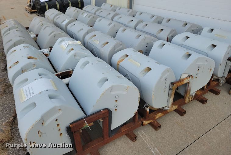 image for item JO9363 (8) AGCO Challenger 810 kg front weights